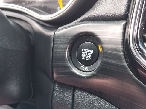 Used 2019 Jeep Grand Cherokee Altitude image 22