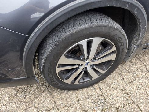 Used 2018 Subaru Outback 2.5i Limited AWD/4WD image 3