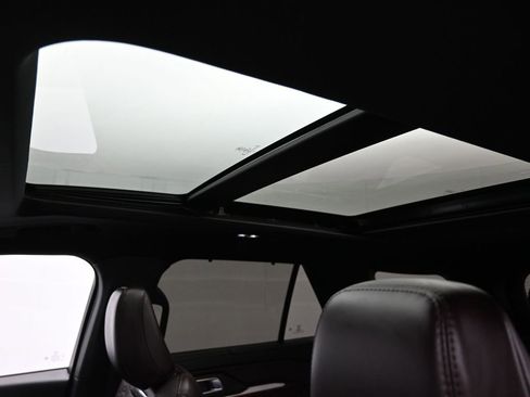 Certified 2025 Ford Explorer Platinum w/ Ultimate Package image 13