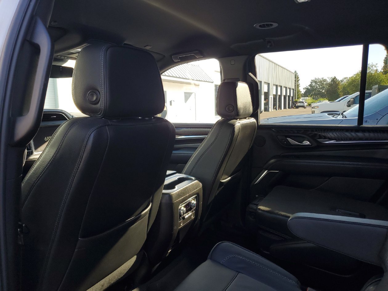 Used 2023 GMC Yukon Denali RWD image 9