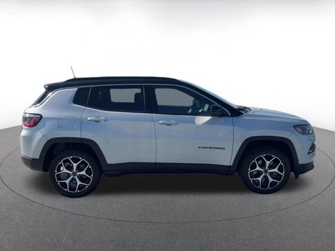 Used 2025 Jeep Compass Limited AWD/4WD image 16