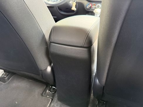 Used 2025 Kia Soul LX w/ LX Technology Package FWD image 23