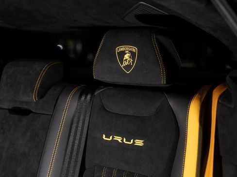 Used 2024 Lamborghini Urus Performante AWD/4WD image 25