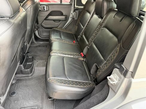 Used 2023 Jeep Wrangler Unlimited Sahara image 11