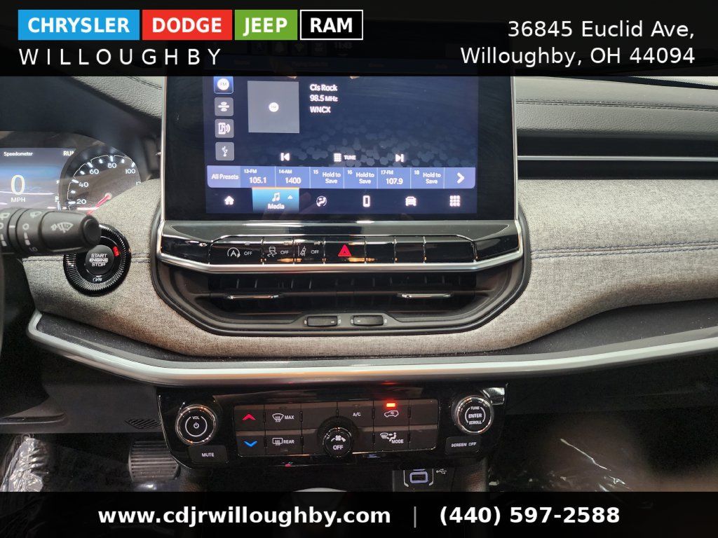 Used 2024 Jeep Compass Latitude AWD/4WD image 19