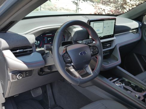 Used 2025 Ford Explorer ST-Line w/ Premium Package AWD/4WD image 4