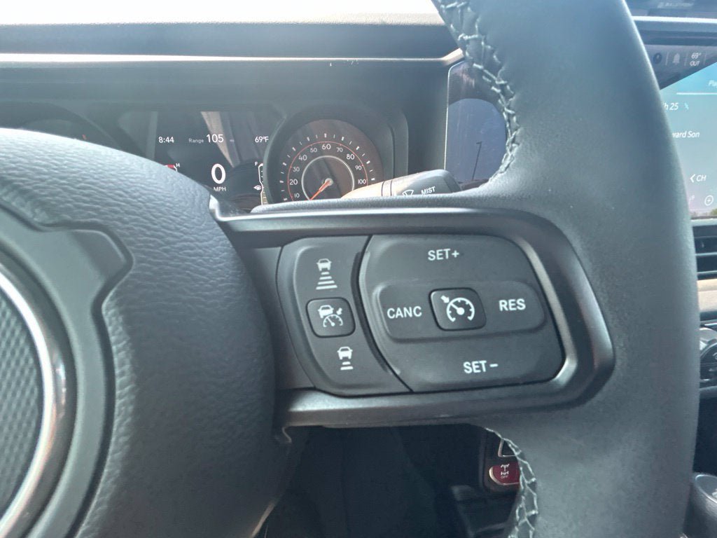 Used 2025 Jeep Gladiator Rubicon w/ Convenience Group AWD/4WD image 20
