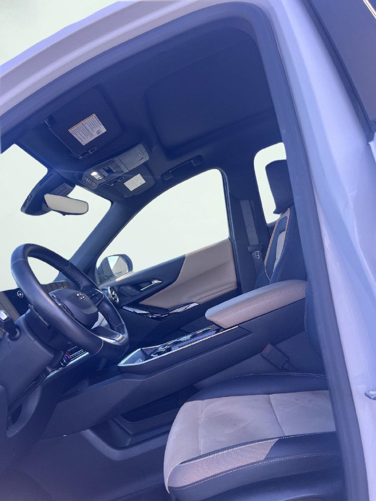 Used 2025 Chevrolet Equinox ACTIV w/ Safety and Technology Package AWD/4WD image 2