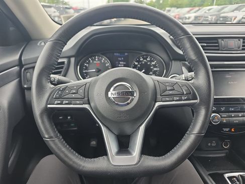 Used 2018 Nissan Rogue SV AWD/4WD image 25