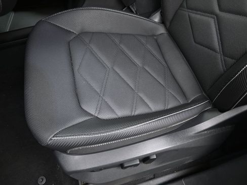 Used 2025 Volkswagen Atlas Cross Sport SE image 22