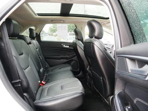 Used 2018 Ford Edge Titanium w/ Equipment Group 301A AWD/4WD image 18