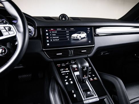 Certified 2023 Porsche Cayenne Platinum Edition AWD/4WD image 19