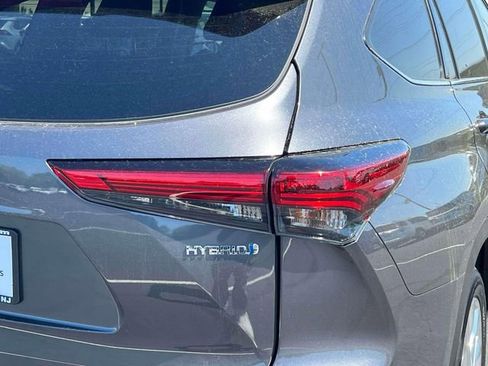 Used 2023 Toyota Highlander Limited AWD/4WD image 9
