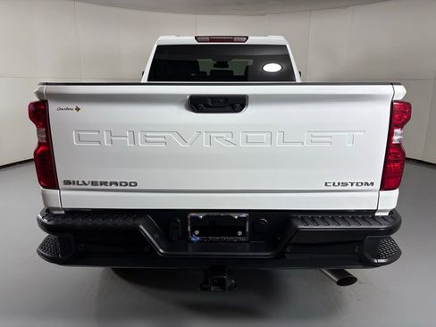 Used 2025 Chevrolet Silverado 2500 Custom w/ Custom Value Package image 8
