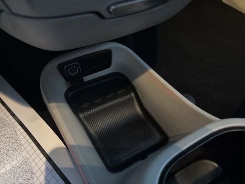 Used 2023 Chrysler Pacifica Touring-L image 25