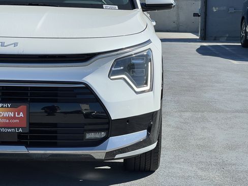 Certified 2023 Kia Niro SX Touring image 24