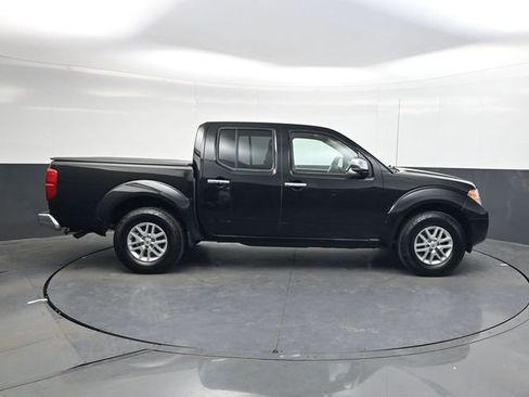 Used 2018 Nissan Frontier SV image 3