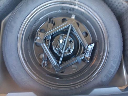 Used 2023 Ford Edge SEL image 32