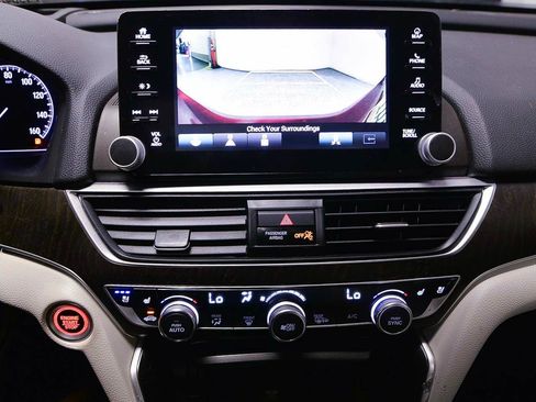 Used 2019 Honda Accord Touring image 16