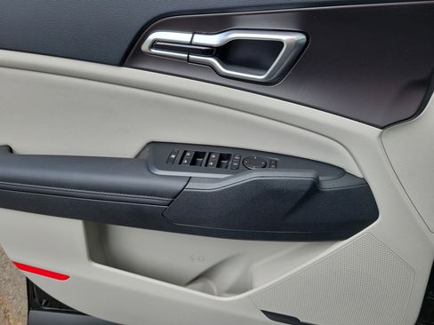 New 2026 Kia Sportage EX image 18