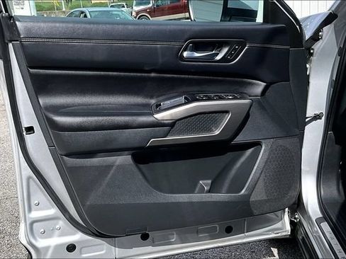 Certified 2023 Nissan Pathfinder Platinum w/ Black Appearance Package AWD/4WD image 17