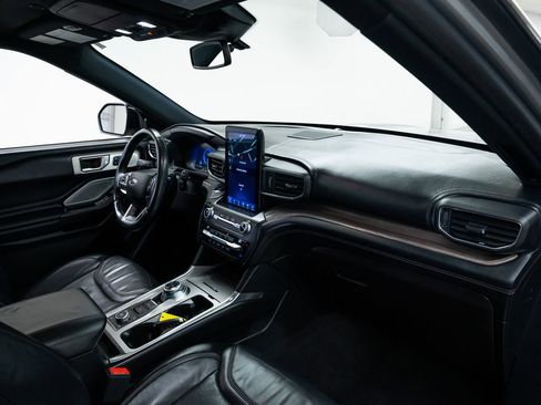 Used 2020 Ford Explorer Platinum w/ Premium Technology Package image 25