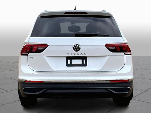 Used 2023 Volkswagen Tiguan SE w/ Panoramic Sunroof Package image 4
