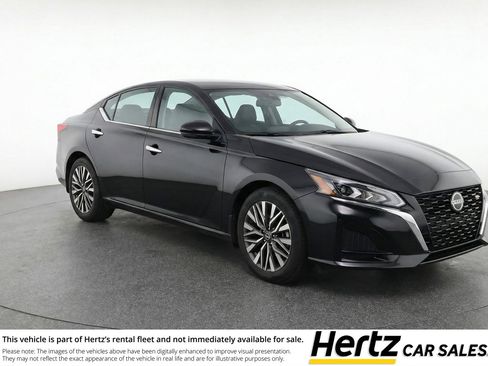 Used 2025 Nissan Altima 2.5 SV FWD image 1