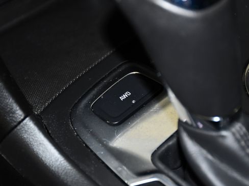 Used 2018 Chevrolet Equinox LT AWD/4WD image 32