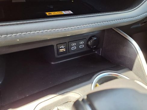 Used 2024 Toyota Highlander XLE FWD image 23