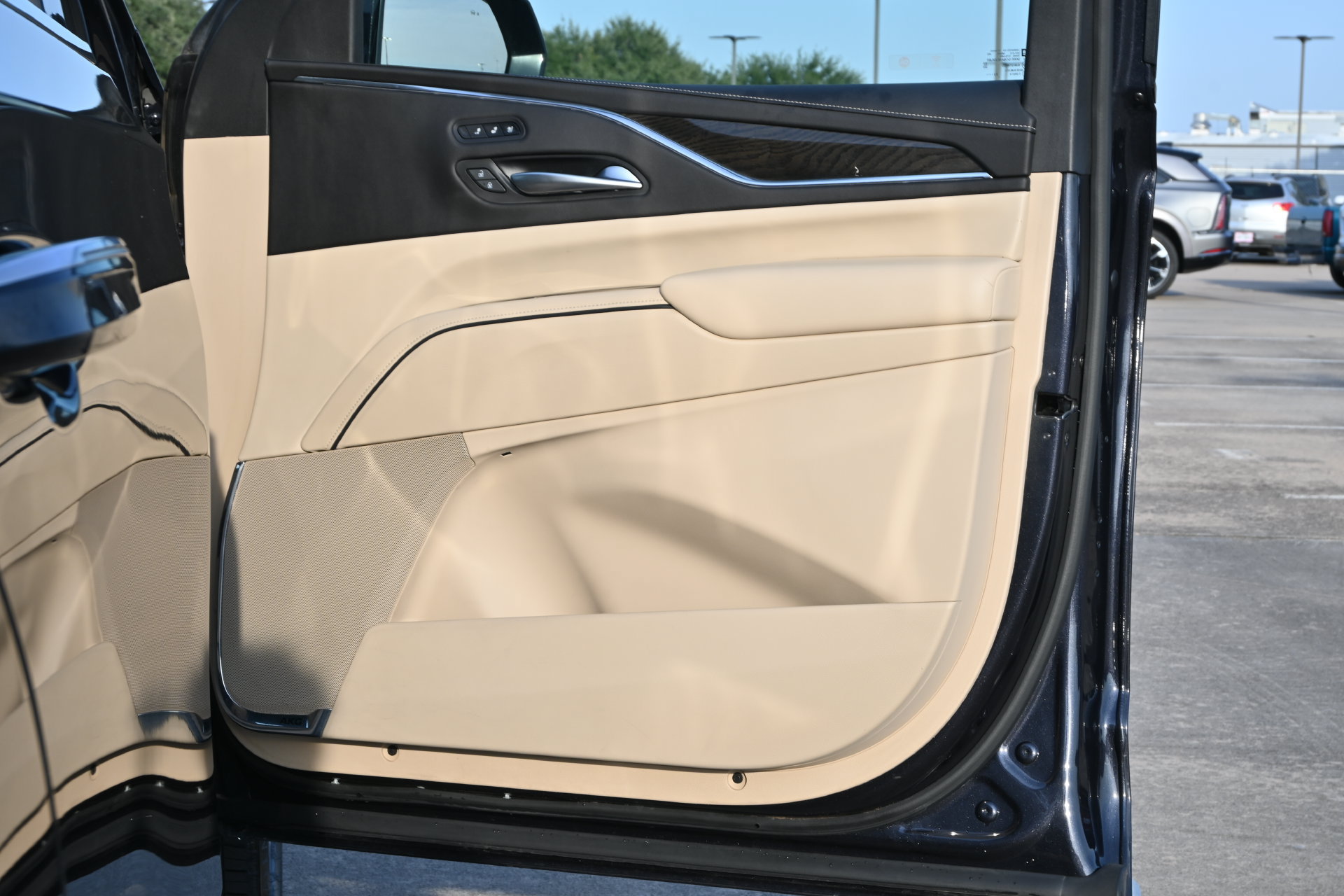 Certified 2023 Cadillac Escalade Premium Luxury w/ Performance Package AWD/4WD image 25