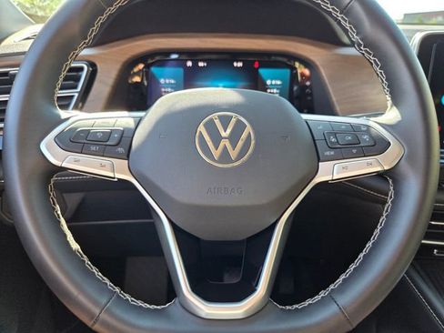 Used 2025 Volkswagen Atlas SE FWD image 30