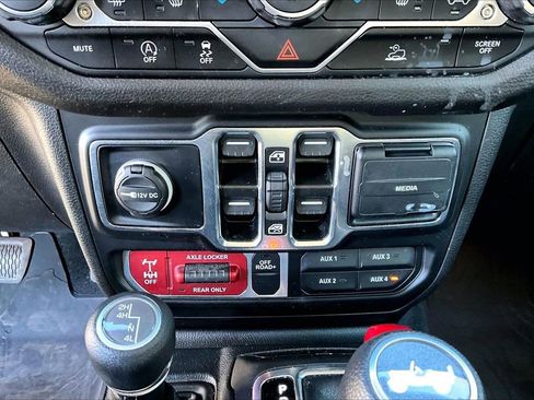 Certified 2024 Jeep Wrangler Willys image 16