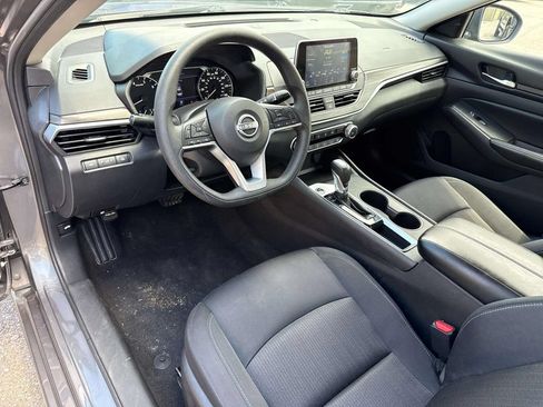 Used 2025 Nissan Altima 2.5 SV FWD image 19