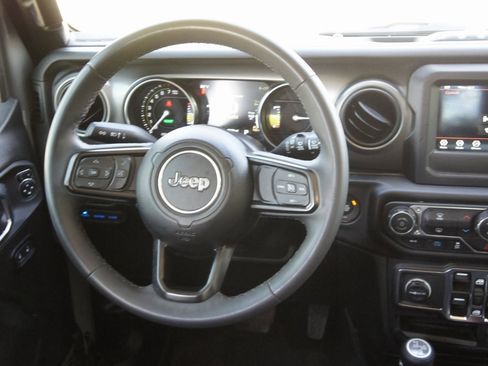 Used 2023 Jeep Wrangler Unlimited image 14