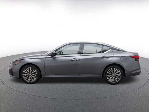 Used 2025 Nissan Altima 2.5 SV FWD image 4