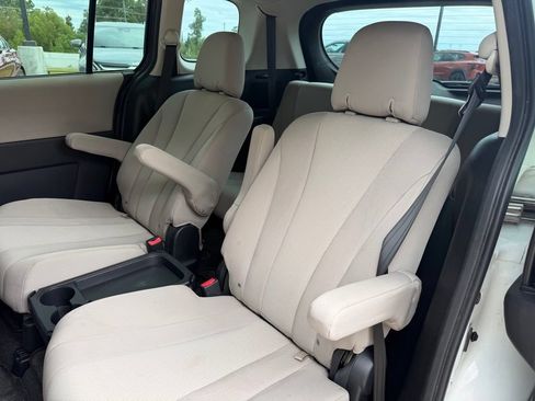 Used 2015 MAZDA MAZDA5 Sport FWD image 8