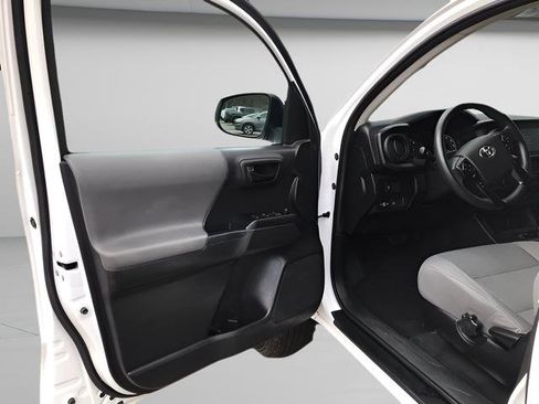 Used 2022 Toyota Tacoma SR image 12