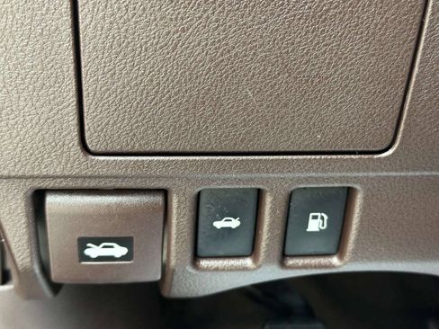 Used 2016 Lexus ES 300h w/ Luxury Package w/Wood Trim FWD image 28