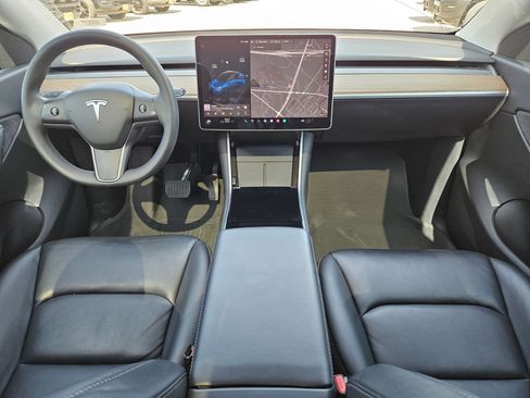 Used 2021 Tesla Model Y Long Range image 16
