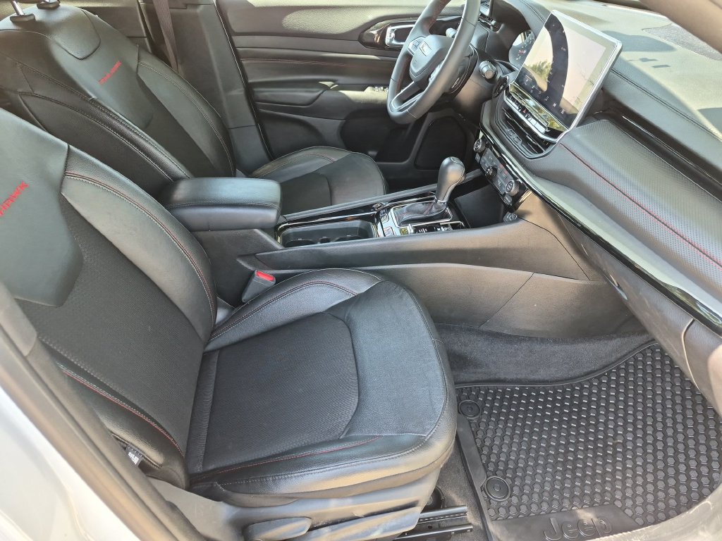 Used 2025 Jeep Compass Trailhawk AWD/4WD image 36