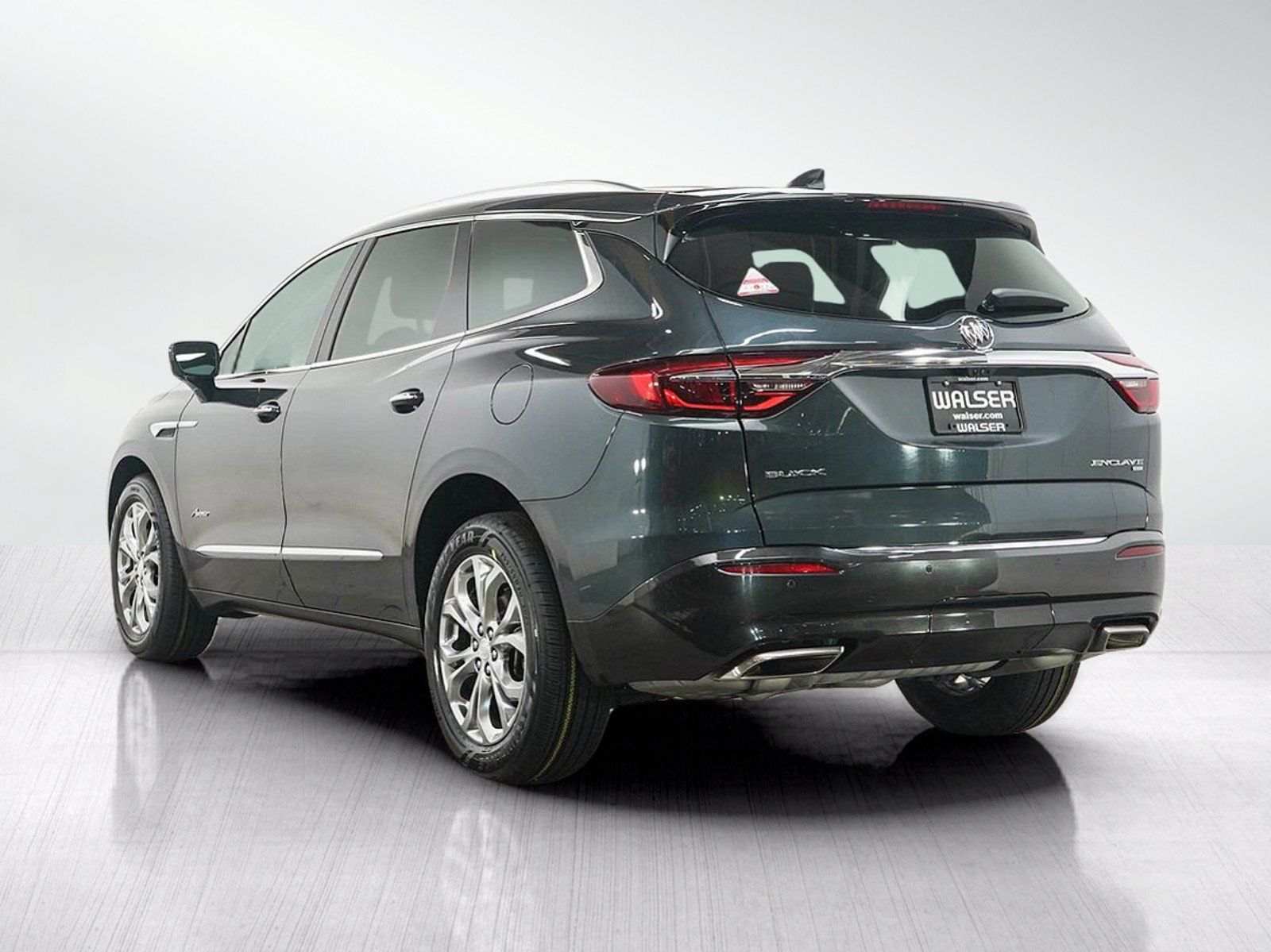 Used 2018 Buick Enclave Avenir w/ Avenir Technology Package AWD/4WD image 3