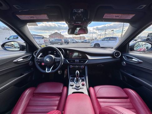 Used 2024 Alfa Romeo Giulia Veloce image 10