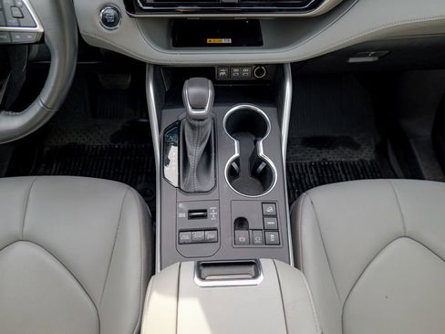 Used 2023 Toyota Highlander XLE image 51