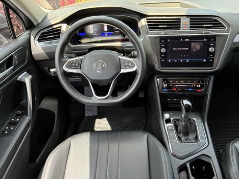 Used 2023 Volkswagen Tiguan SE FWD image 20