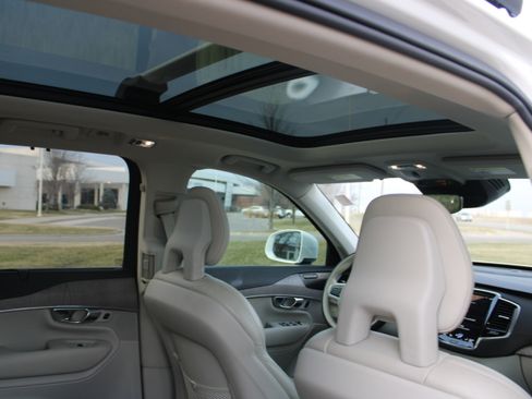 Used 2021 Volvo XC90 T8 Inscription w/ Advanced Package image 46