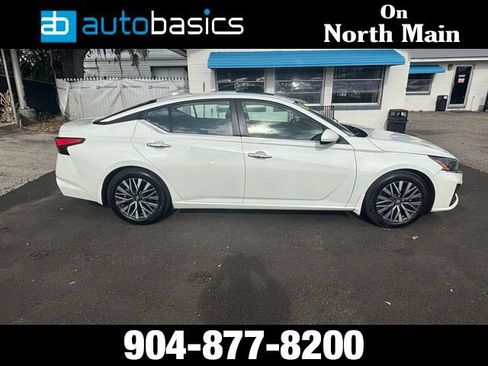 Used 2023 Nissan Altima 2.5 SV w/ SV Premium Package FWD image 6