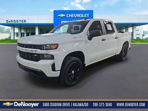 Used 2020 Chevrolet Silverado 1500 Custom w/ Custom Value Package image 1