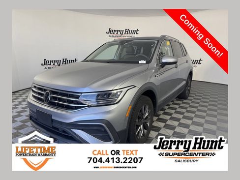Used 2024 Volkswagen Tiguan SE AWD/4WD image 1