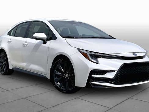 Used 2024 Toyota Corolla SE w/ SE Package FWD image 3